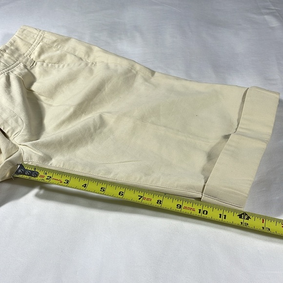 Banana Republic womens pale yellow ribbed pleated Bermuda 12" shorts - size 4 - Picture 9 of 10
